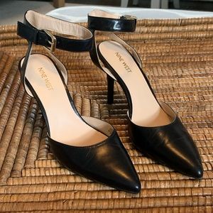 Nine West Women’s ankle strap pumps! Size 8!